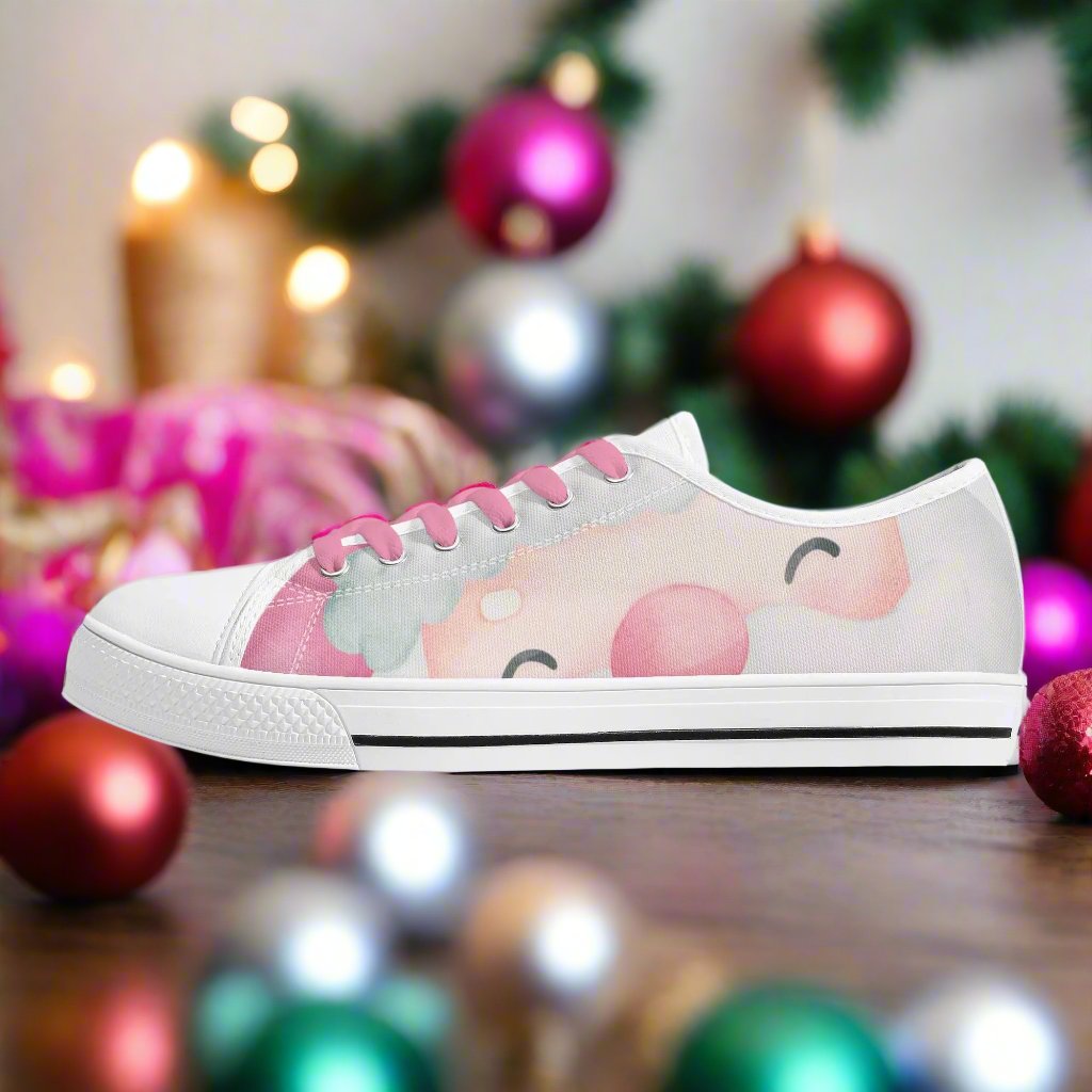 PINK CHRISTMAS Womens MD Low Top Pink Santa Canvas Shoes