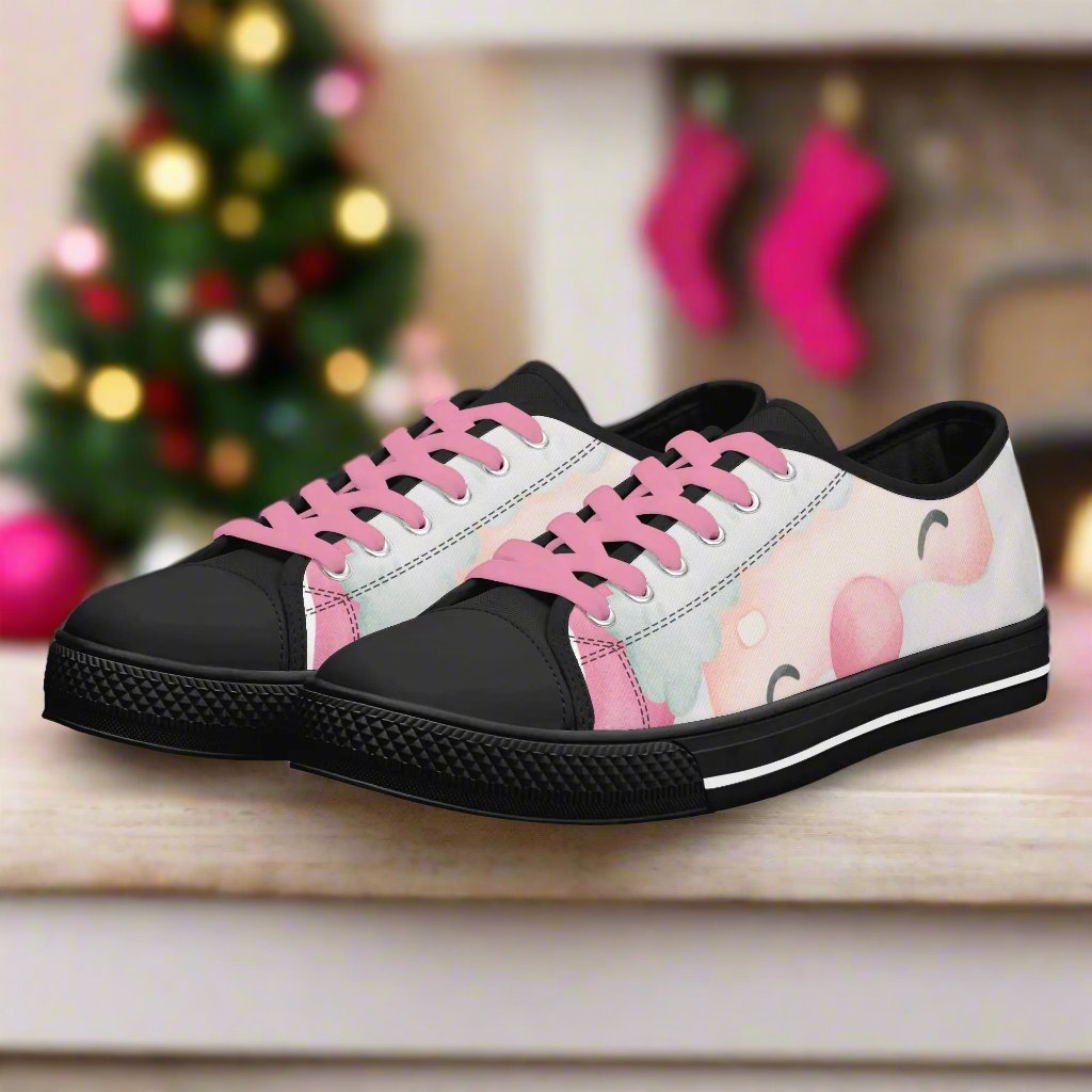 PINK CHRISTMAS Womens MD Low Top Pink Santa Canvas Shoes