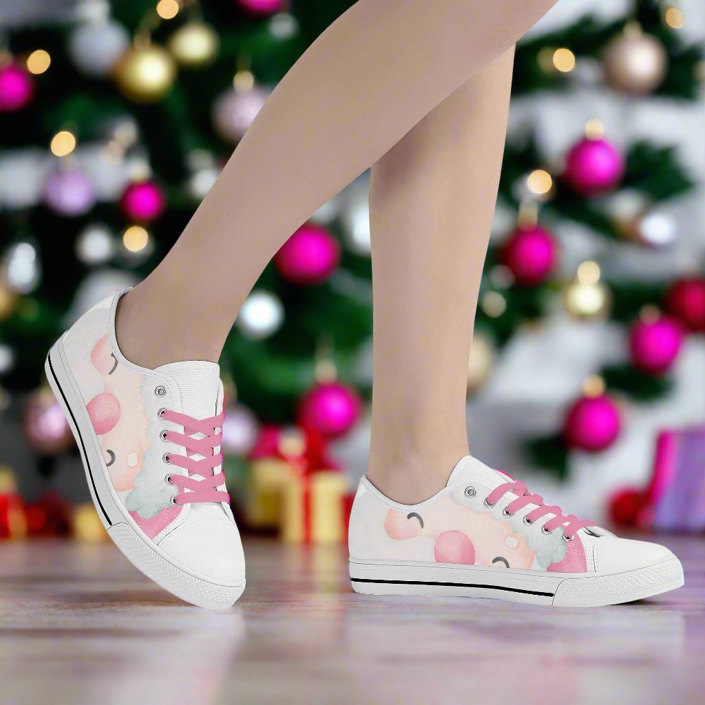 PINK CHRISTMAS Womens MD Low Top Pink Santa Canvas Shoes