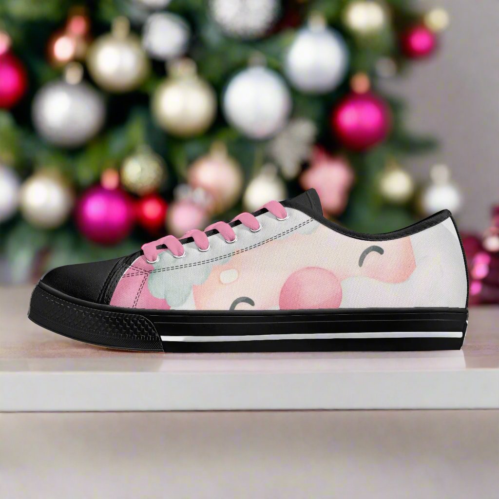 PINK CHRISTMAS Womens MD Low Top Pink Santa Canvas Shoes