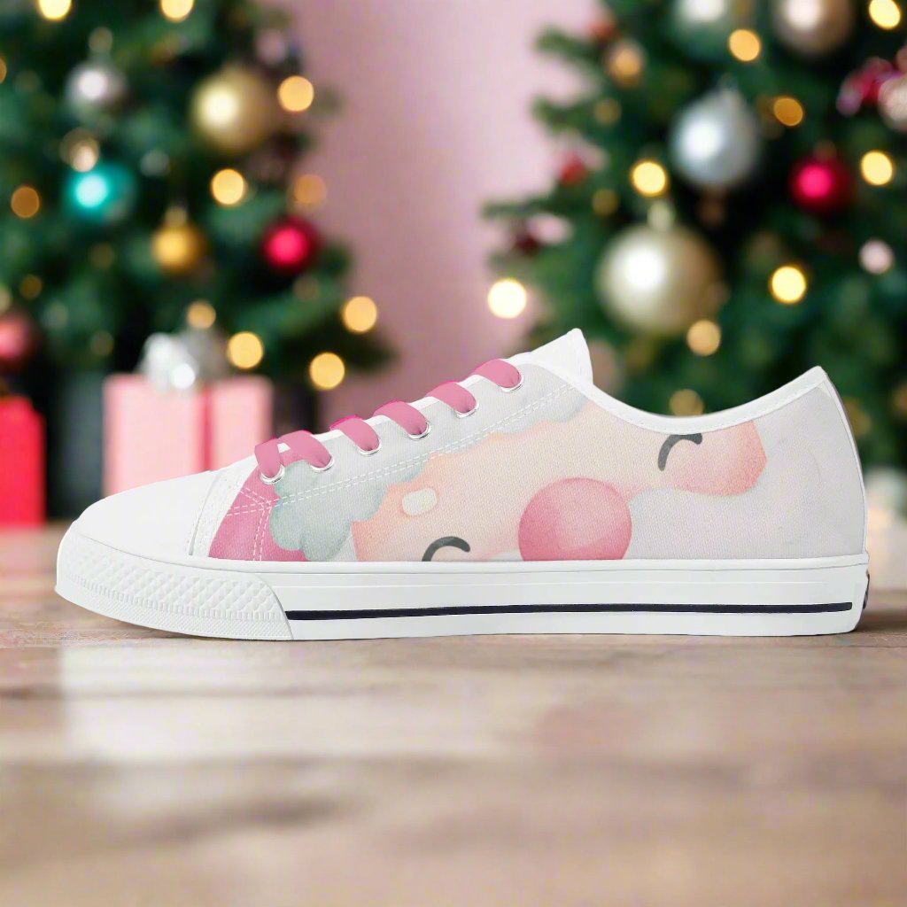 PINK CHRISTMAS Womens MD Low Top Pink Santa Canvas Shoes