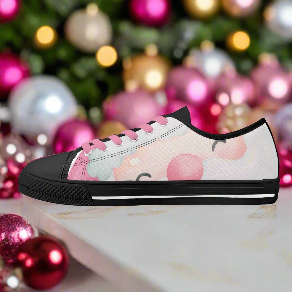 PINK CHRISTMAS Womens MD Low Top Pink Santa Canvas Shoes