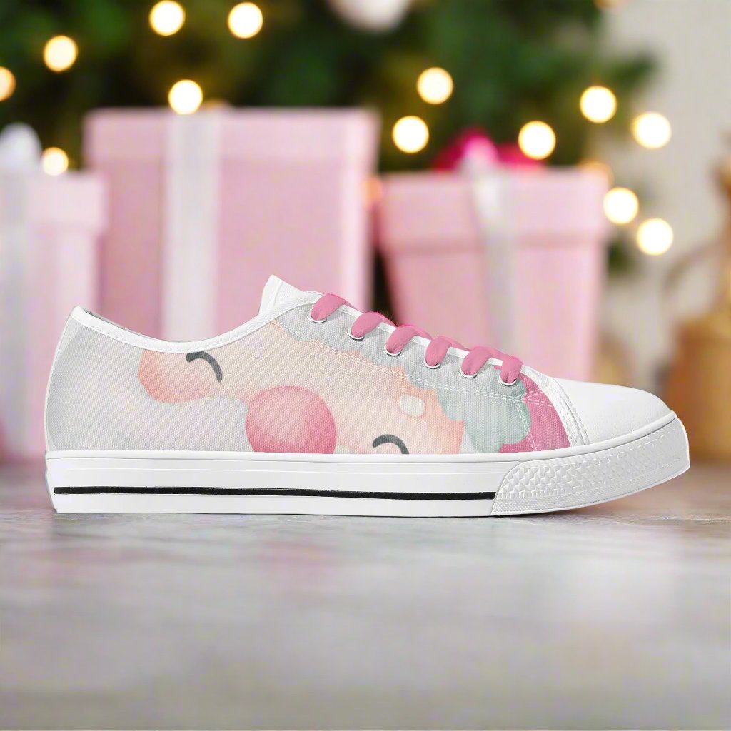 PINK CHRISTMAS Womens MD Low Top Pink Santa Canvas Shoes